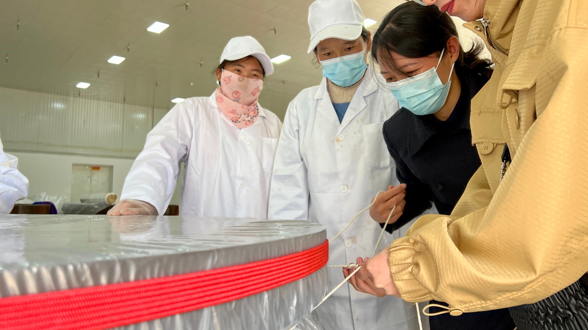 出醇香酒 盐源苹果产业链再升级不朽情缘平台登录入口苹果“酿”(图2)